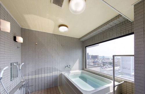 Kudamatsu House | Large single room / Kudamatsu Yamaguchi