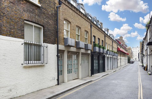 Courtfield House | Large South Kensington Mews House £2m 2Bed Air Con
