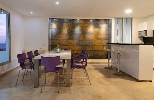 Cartagena Walled City Apartment | Large/spacious apartment next to walled city near Getsemani Cleaning/Breakfast