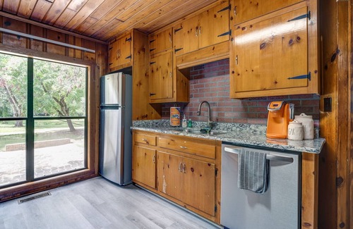 McCalla House | LARGE Stone Home, Convenient to UA, Hoover Met, GOLF