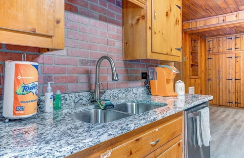 McCalla House | LARGE Stone Home, Convenient to UA, Hoover Met, GOLF