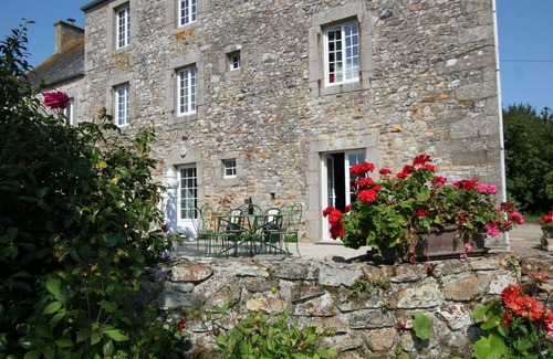 Les Pieux Cottage | Large stone house with garden and WiFi in Les Pieux