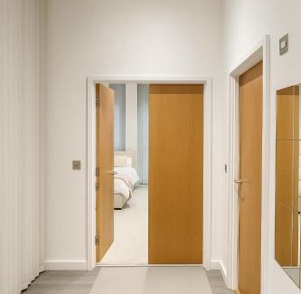 Docklands Apartment | Large Studio Opposite ExCeL