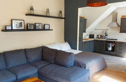 Preston House | Large Studio Room in City Centre (Shared Bathroom)
