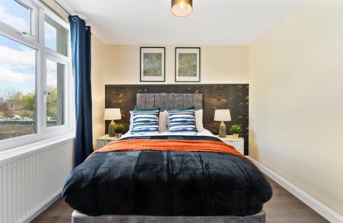 Sudbury House | Large Stylish 6 bedroom in Wembley - Parking