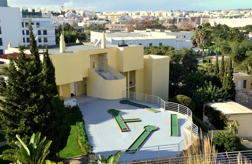 Albardeira Apartment | large swimming pool, sea views, 24hr security, free wifi