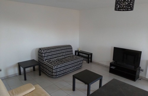 Seilh Apartment | Large T2 apartment at Seilh golf