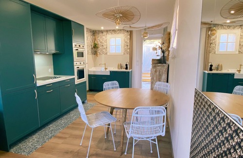 Sanary-sur-Mer Apartment | Large T2 with terrace, tastefully decorated, ideally located