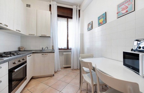 Colombare Apartment | Large three-room apartment up to 6 beds in Sirmione, pets allowed.