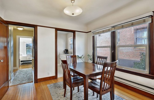 Broadway Apartment | Large top floor 1br/classic Capitol Hill building, central location