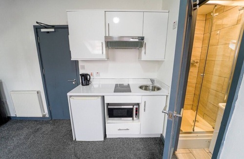 Selly Oak Apartment | Large top floor studio!