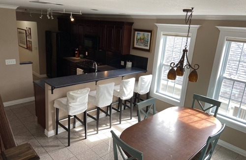 Bellaire Condo | Large Townhouse overlooking Bellaire 2 blocks away