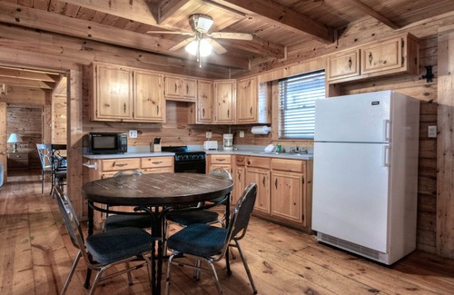 Pine Mountain Cabin | Large triplex cabin-great for groups!
