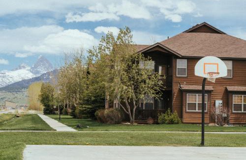 Driggs House | Large & Updated Driggs Condo Close to Town! 40 miles to Grand Teton!