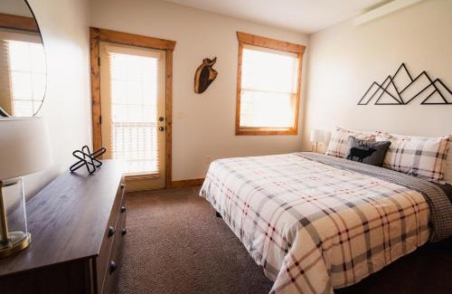 Driggs House | Large & Updated Driggs Condo Close to Town! 40 miles to Grand Teton!