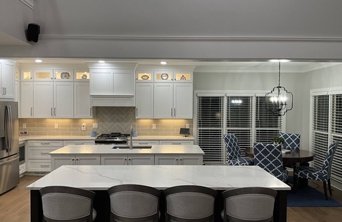 Lake Forest House | Large Updated Modern Home In Great Neighborhood With Golf Simulator