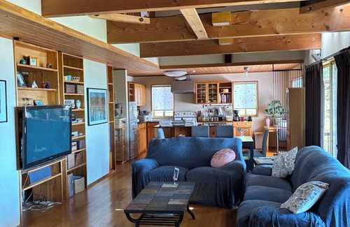 Shimosuwa House | Large Western House with deck overlooking Lake Suwa, Sth Alps & Mt Fuji