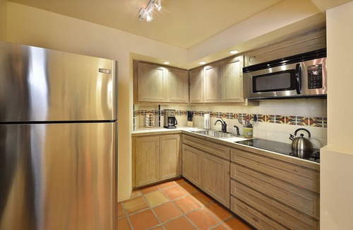 Northeast Santa Fe House | Large1920s Pueblo Revival Adobe Home: 3blk to plaza, private courtyard/garden