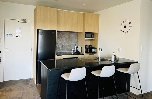 Takapuna Apartment | Largest apartment in the block 2 bedrooms 2 bathrooms includes carpark and pool