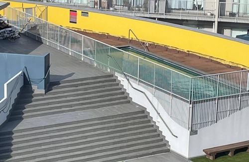 Takapuna Apartment | Largest apartment in the block 2 bedrooms 2 bathrooms includes carpark and pool