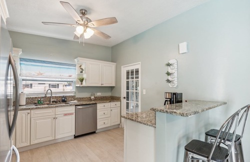 Anona House | Largo Pool House Getaway
