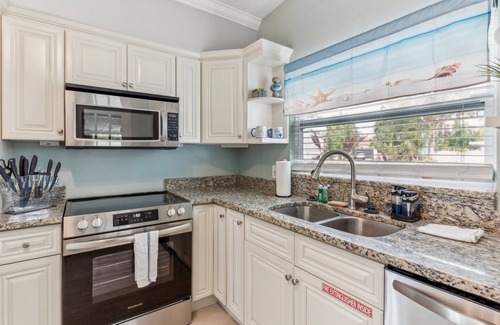 Anona House | Largo Pool House Getaway