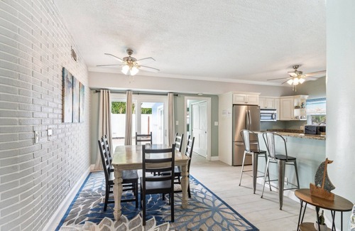 Anona House | Largo Pool House Getaway