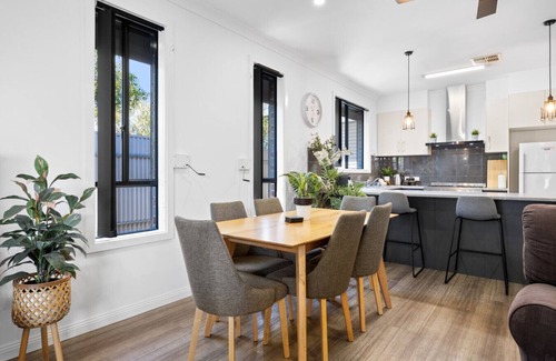 Largs Bay House | Largs Tides - 3BR, BBQ, Parking