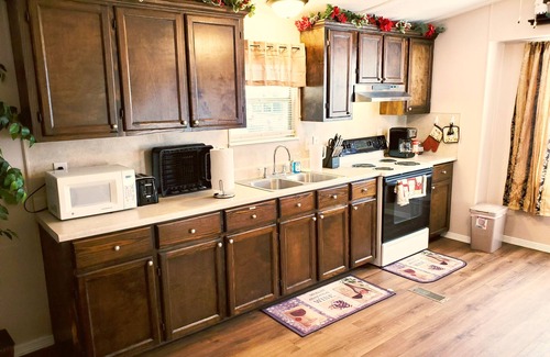 Edinburg House | Las Puertas Amarilla! w/office 152mbps wifi. Pet Friendly & near city park!