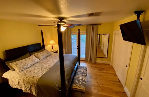 Las Vegas House | Las Vegas Pool House! Ranch Home With Salt Pool and High Speed Internet Close Drive to Strip.