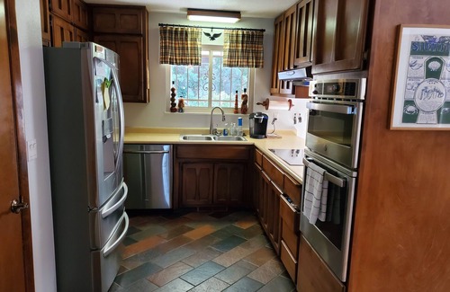 Northeast Heights House | Last Minute Discount! Peaceful Home in NE Heights Views, Trails in the Foothills