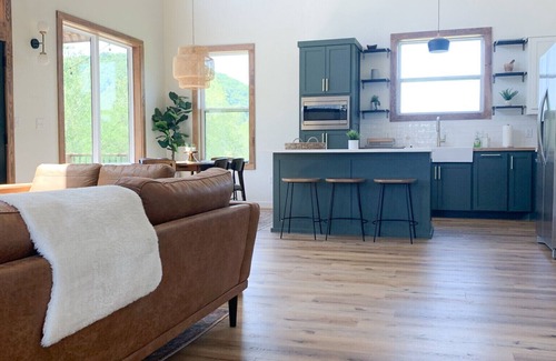 Glenwood Cabin | Last of My Kind—NEW modern cabin on the Caddo River and 30 min from Camp Ozark!