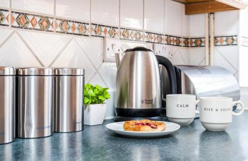 Hemel Hempstead Apartment | Laurel House Contractors Relocators Families Free Parking