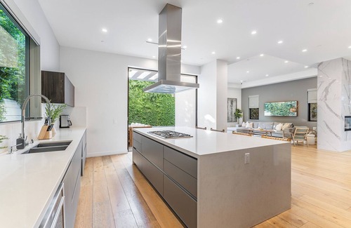 Melrose House | Laurel K Villa: Stylish 4-Bdr Escape w Pool & Spa