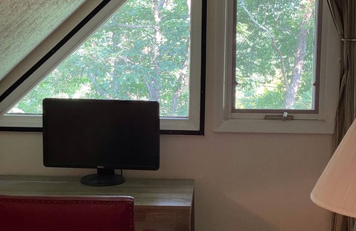 Wintergreen Condo | Laurelwood Condo, Walk to Slopes, The Market & Restaurants + NFL Sunday Ticket