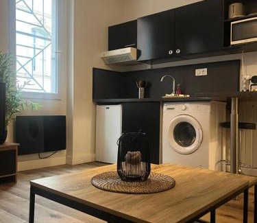 Marengo - Jolimont Apartment | Laurema's BnB