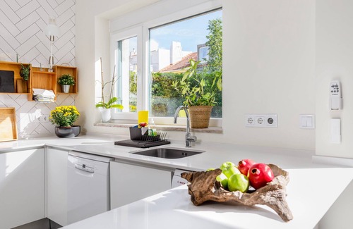 Alto do Pina Villa | Laurentina House: Lisbon Charm & Garden