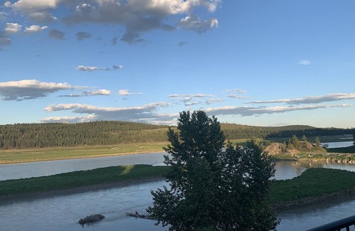 East Kootenay House | Laurier Lakehouse - Waterfront Retreat on Koocanusa