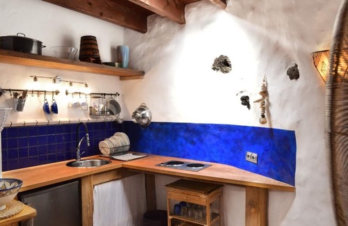 Uga House | Lava stone farmhouse Yazmina with beautiful garden