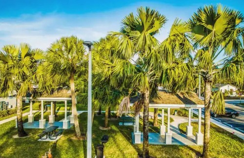 Lake Worth Corridor Apartment | 'Lavender' at Aviara Lake Worth