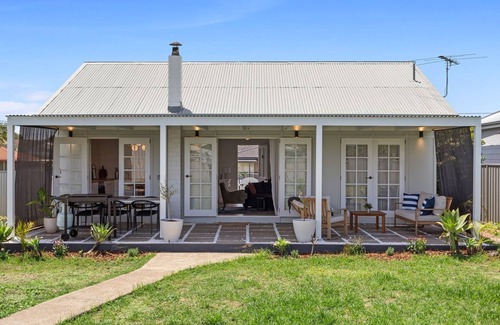 Cessnock Cottage | Lavender Cottage - Minutes to Wineries