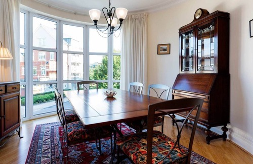 Mortlake Apartment | Lavender House, by Veeve