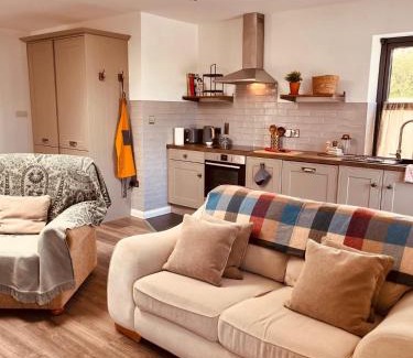 Roscoe Apartment | Lavender Lane Country cottage , Furbo