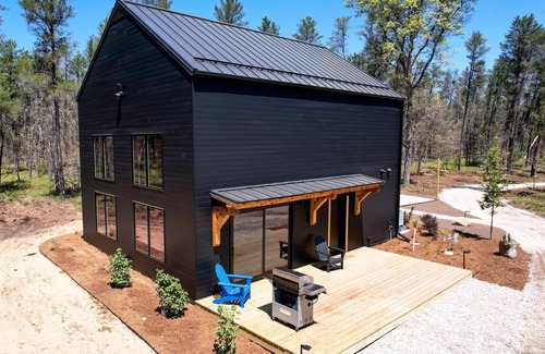 Crawford County House | Lavender Loft- Scandinavian Home - 2Bdrm 4Beds