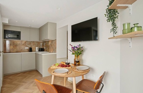 Auteuil Apartment | Lavie Maison AC & Terrace