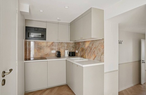 Auteuil Apartment | Lavie Maison AC & Terrace