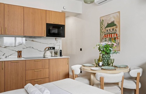 Saint-Thomas-d'Aquin Apartment | Lavie Maison : Sauna, Hot Tub & AC Close Eiffel