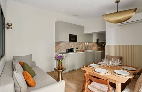 Auteuil Apartment | Lavie Maison : Terrace & AC