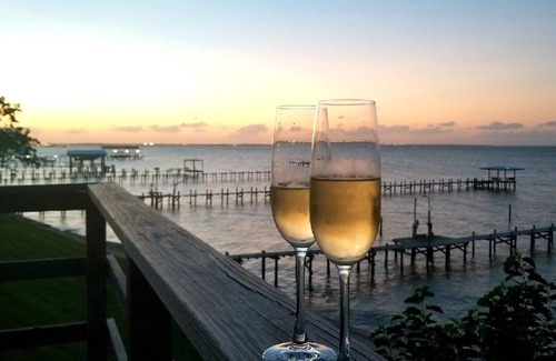 Bacliff House | LaView 2-Story Waterfront Couples Suite -No kids, no drama & no stress allowed