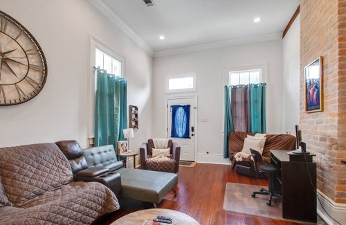 Esplanade Ridge House | Lavish Home, Central In A Safe Area 3 Bedroom Home by Redawning